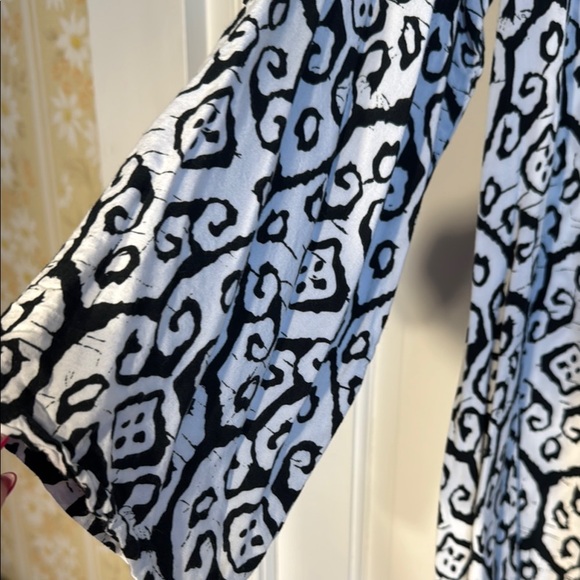 Soft Surroundings Black and White Notched Collar Blouse with Back Elastic Size L - Picture 3 of 8